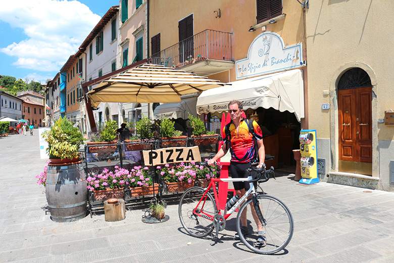 the-guides-on-Tuscany-Active-gourmet-cycling-tour