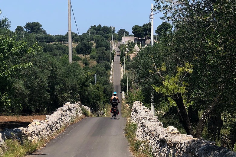 cycling-in-Ostuni-Puglia-southern-vision-on-backroads